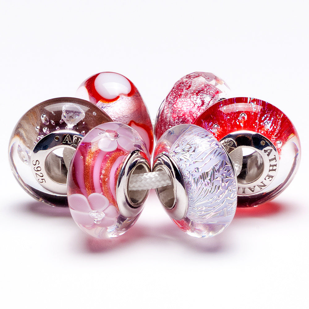 Blooming Kiss Murano Charm with gold shimmer – styled view