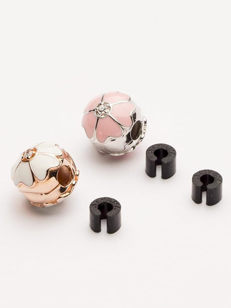 Pingente Snow Sakura – Clipe de trava em esmalte prateado