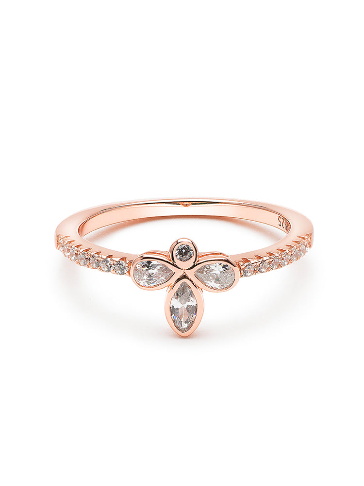 Anel de trevo em ouro rosa com zircônia cúbica transparente