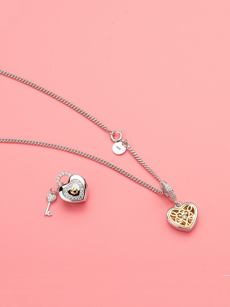 Filigree Love Heart Charm in 18K Gold Pendant