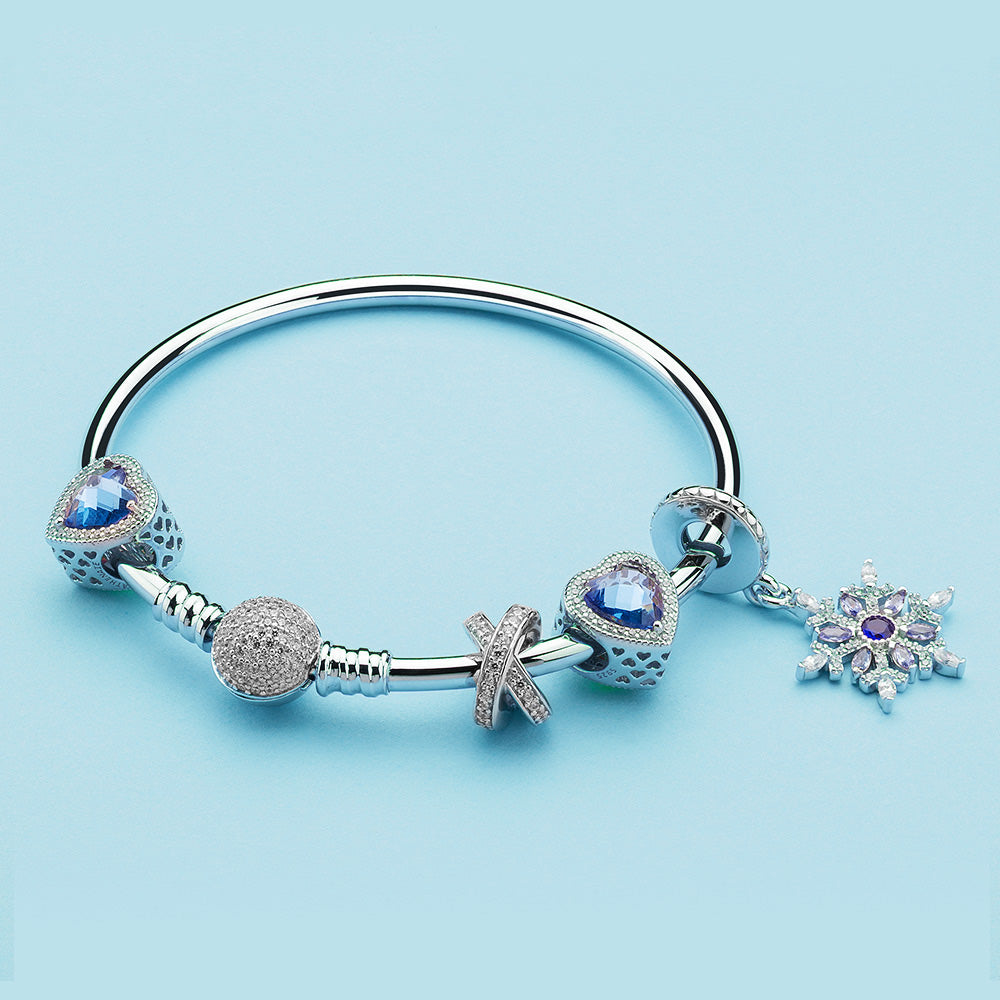 Blue Snowflake pendant charm combined with bracelet set – winter-themed jewelry styling