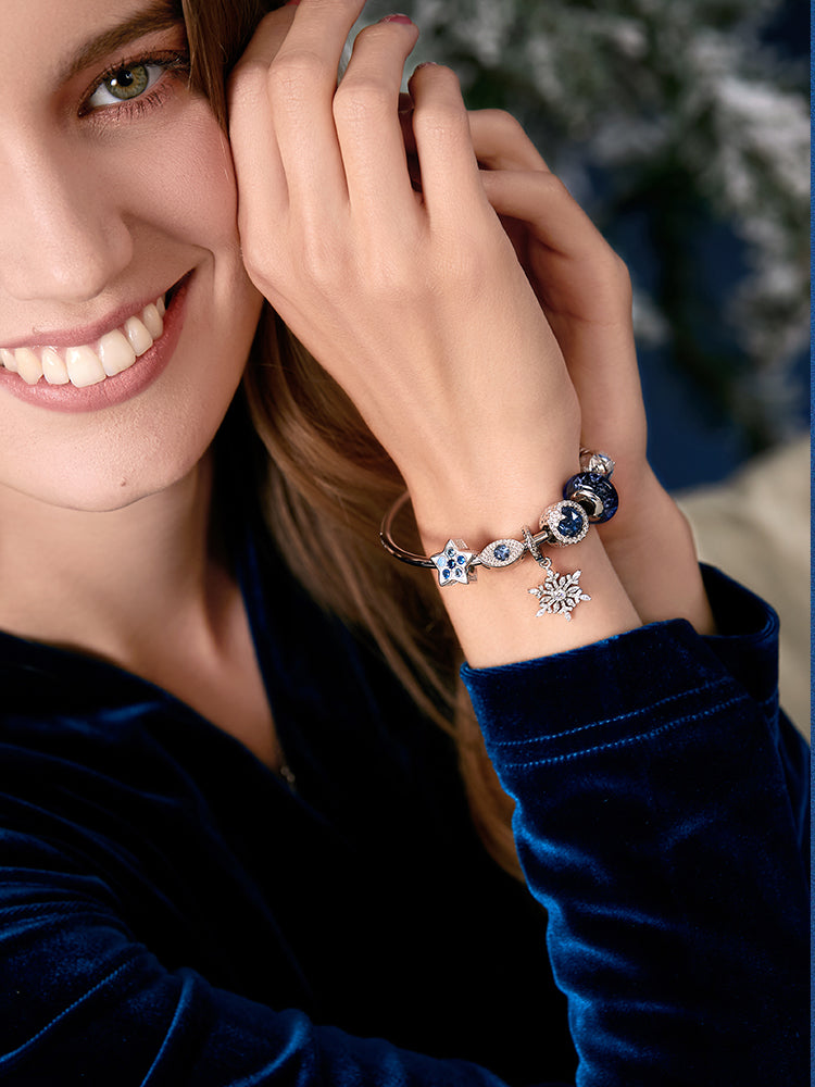 Evil eye charm bracelet model styling