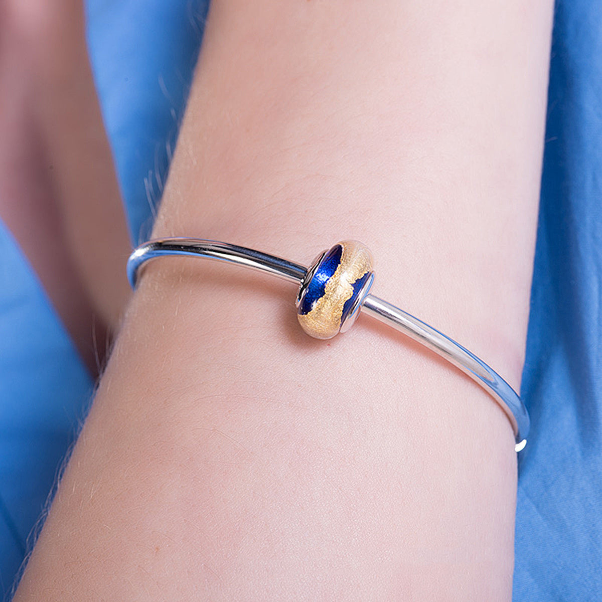 Model Wearing Golden Midnight Murano Glass Charm Bead with Gold Foil on Bracelet – ATHENAIE Jewelry