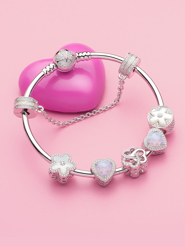 Frozen heart charm bead bracelet model styling