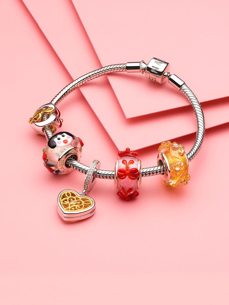 Pink Murano glass bow charm bead bracelet detail