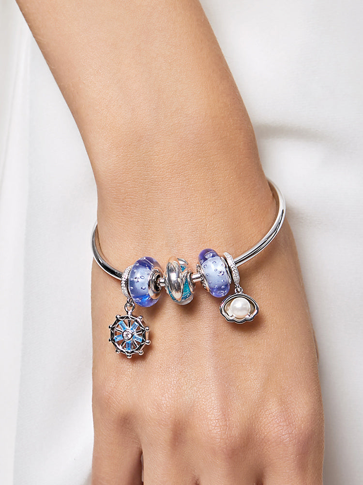 Ship wheel charm bracelet model styling