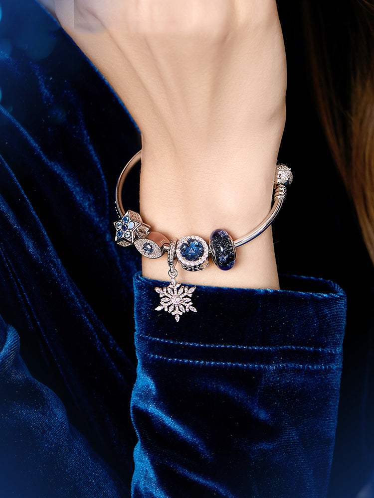 Crystal snowflake pendant charm model styling